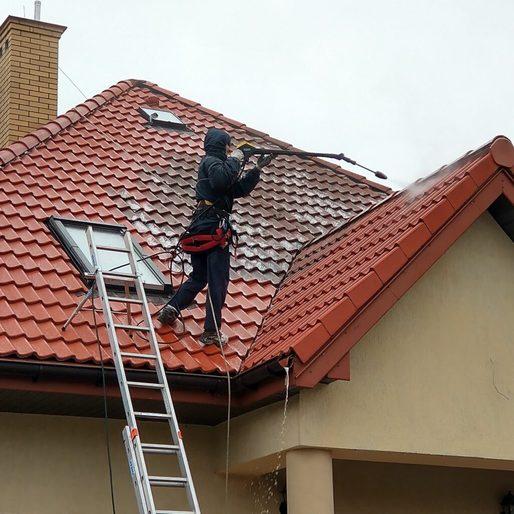 Mycie ciśnieniowe dachówki w Lublinie